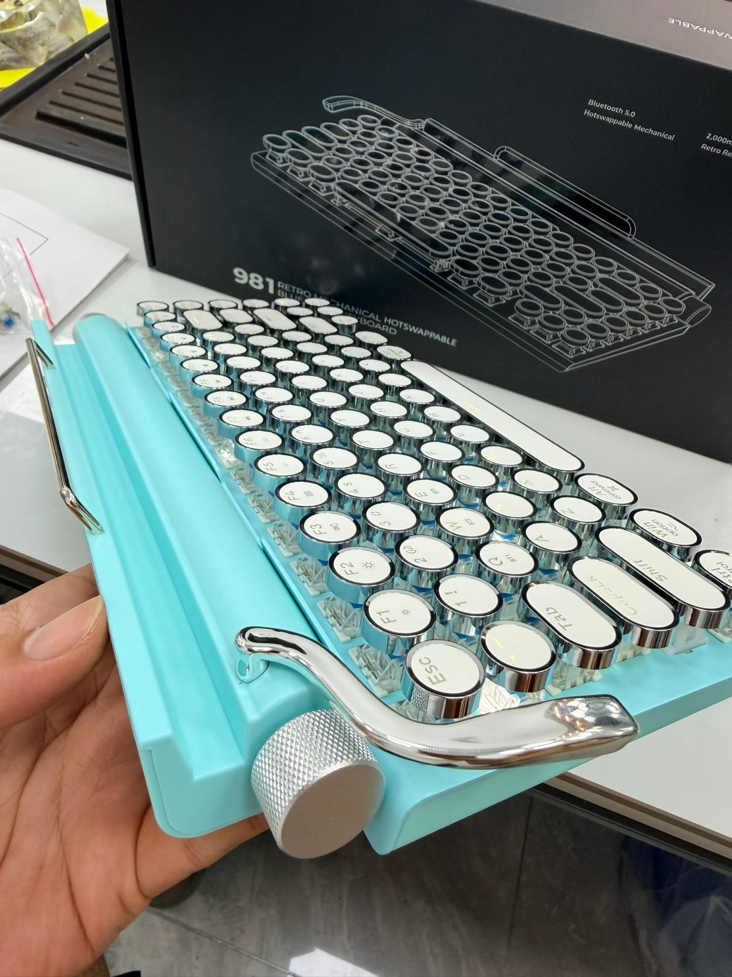 Retro Typewriter Style Wireless Keyboard - Wholesale